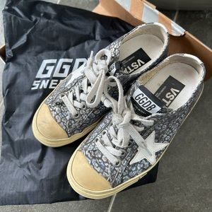 COPY - Golden Goose V-star 2 Good condition, white star with grey metallic patt…